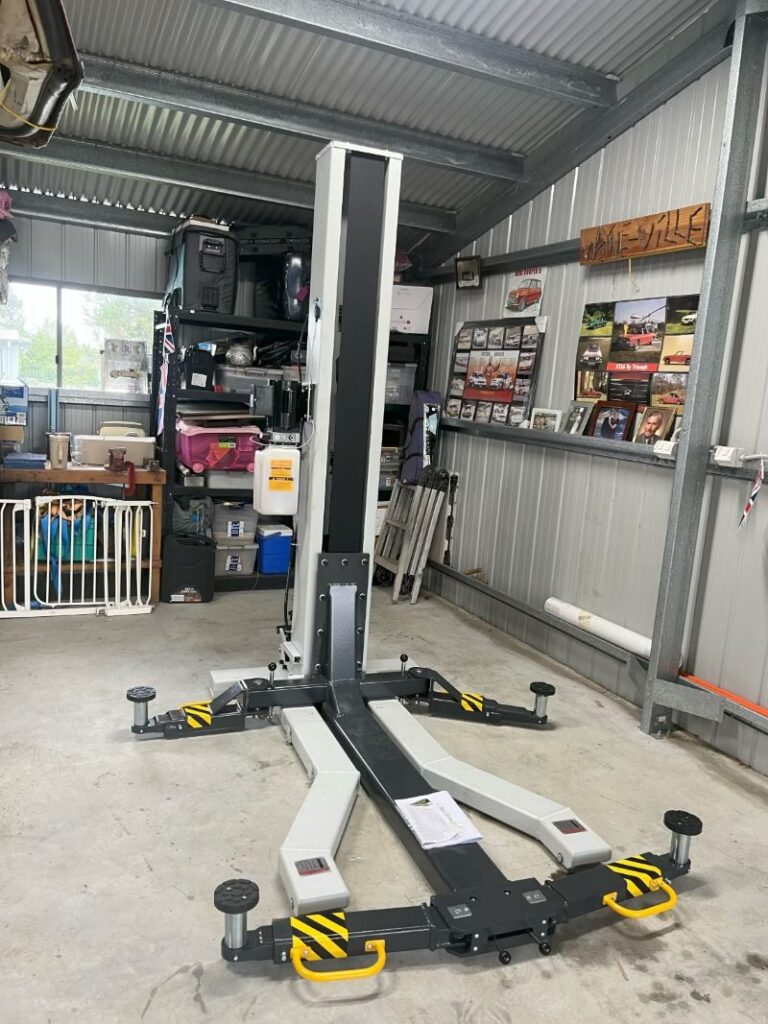 Single Post Car Hoist
